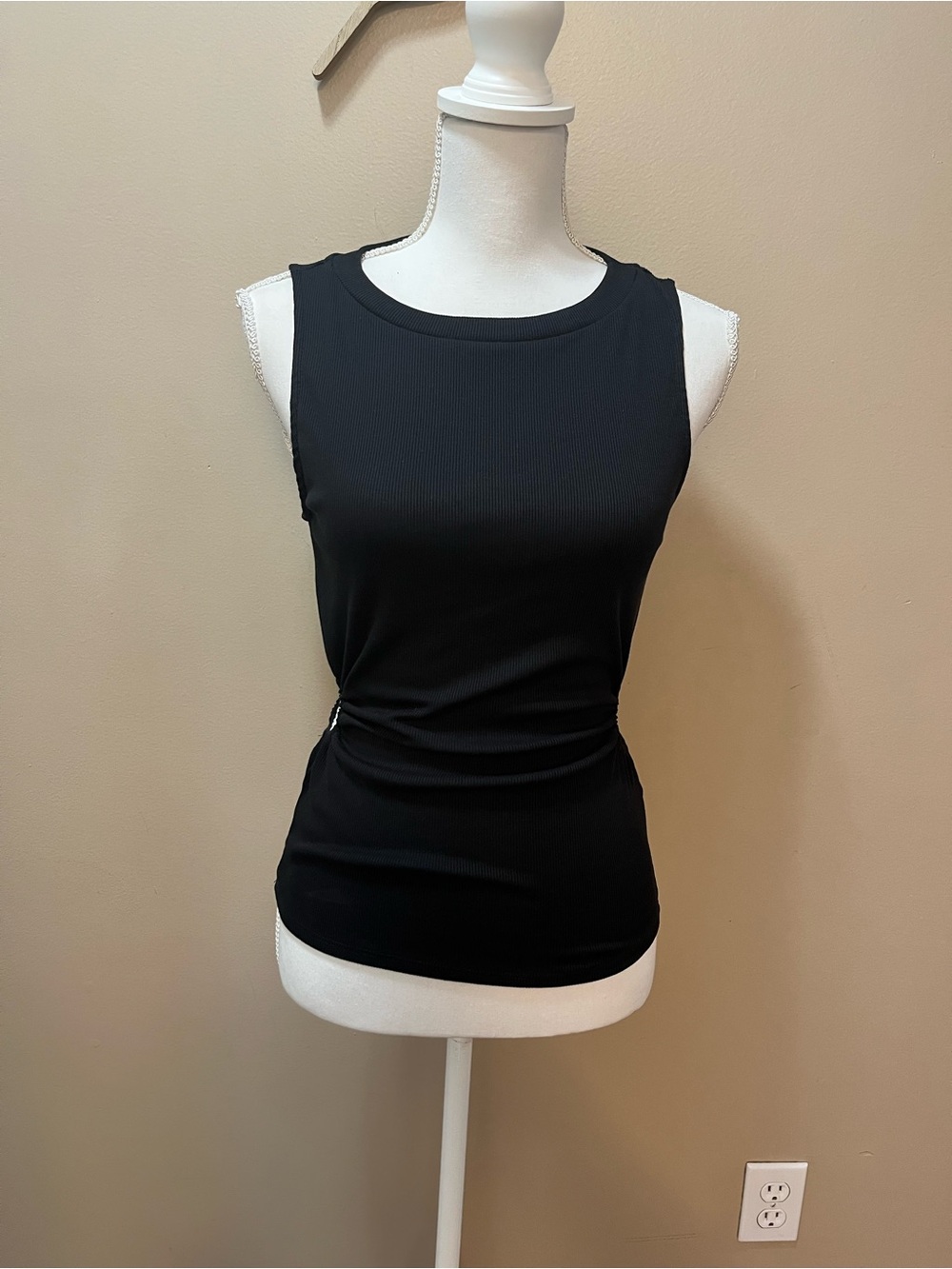 Juniper Blu Black Ribbed Tank Top With Side Cutouts Size Small